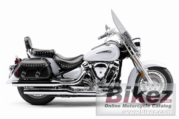 Big Yamaha road star silverado picture and wallpaper from Bikez.com
